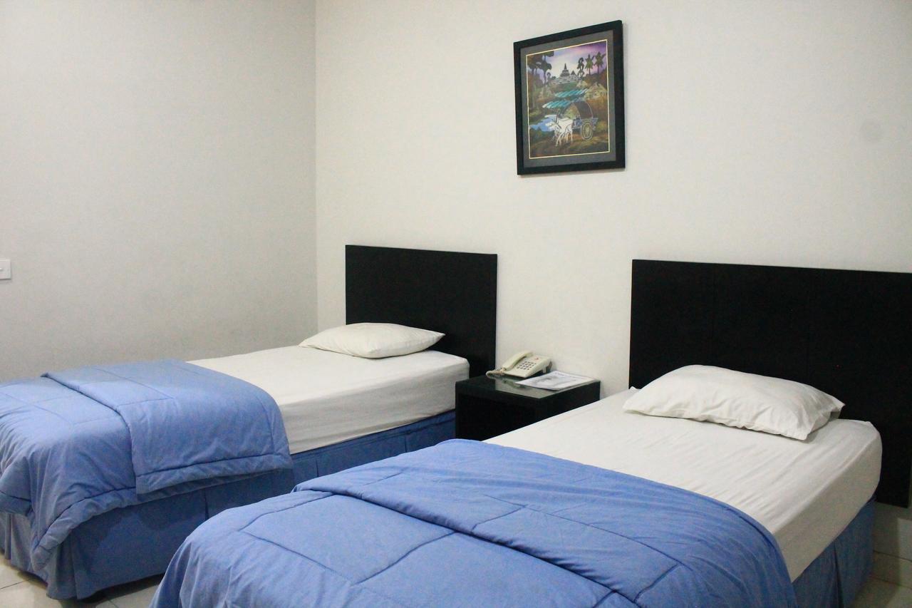 Carica Homestay Surabaya Esterno foto