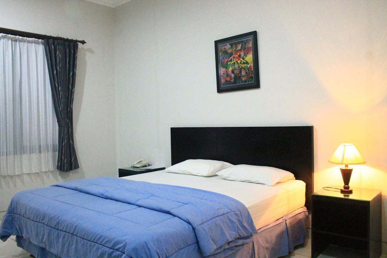 Carica Homestay Surabaya Esterno foto