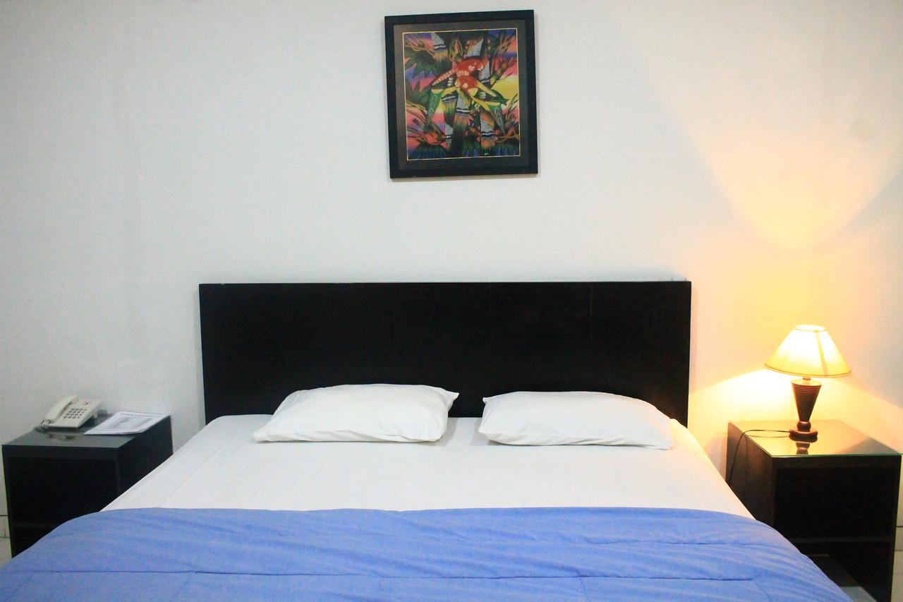 Carica Homestay Surabaya Esterno foto