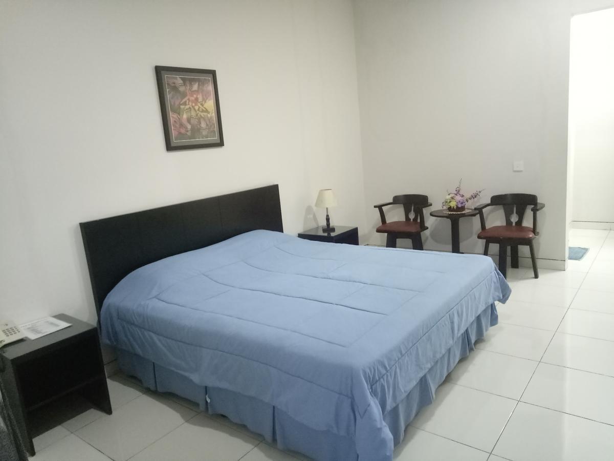 Carica Homestay Surabaya Esterno foto