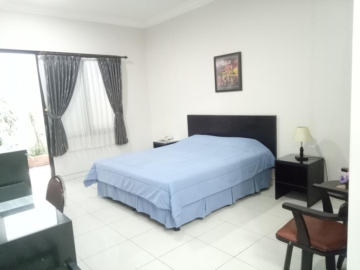 Carica Homestay Surabaya Esterno foto